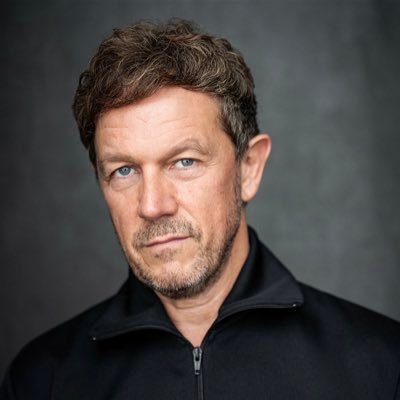 Sheffield actor, husband and dad. Recently on tour as the Narrator in Blood Brothers. Also on the cobbles as Reece Bolton #corrie