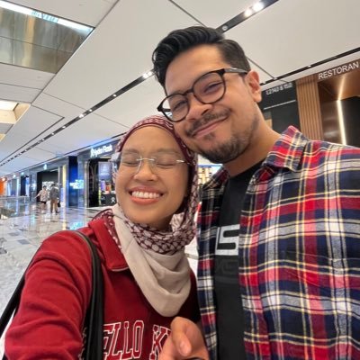 nuhaabwz's profile picture. Mommy to Walnut, Enoki and Poppy 🐈‍⬛🐈🐈• 🌹💡