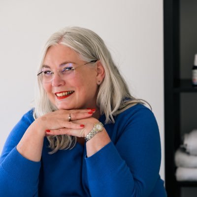 Creatief, commercieel, besluitvaardig, onderzoekend, koffie zwart en sterk...en humor.