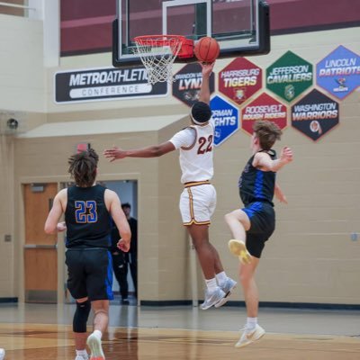 Harrisburg High School | 6’0 | 193 lbs | Bench 225 | Squat 325