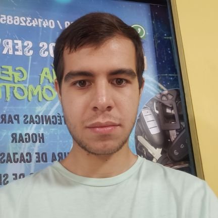 Venezolano - 21 años - Trabajador - Jugar Fútbol - Jugar Call Of Duty.