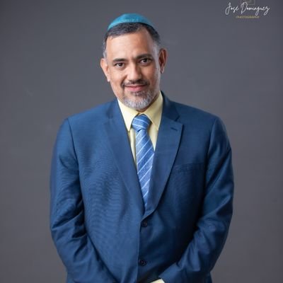 Pro-vida, Pro-Valores y Principios judeocristianos, Anti izquierda, amante de la Historia, cada día intento dar lo mejor de mí.
Los de Derecha debemos unirnos
