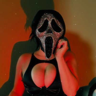 🔞smut creator •👑kinky princess•😈not for the prudes•🎃horror addict•🌸wild flower• 💛🧀💚 • 💙🏒🤍