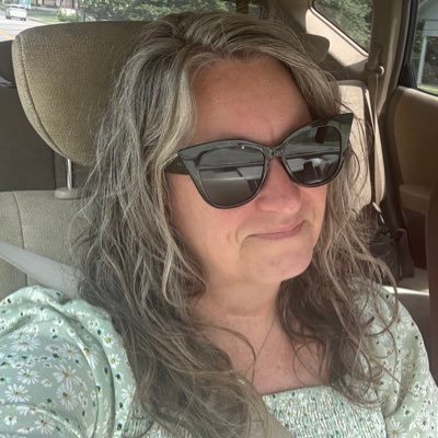 Book obsessed chocoholic. My family & faith are my 🌎 https://t.co/0Xc9k9qRqM