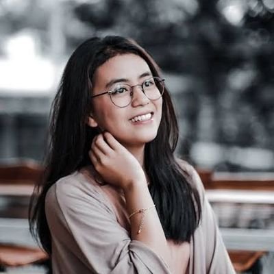 HenriettaF34343's profile picture. 
