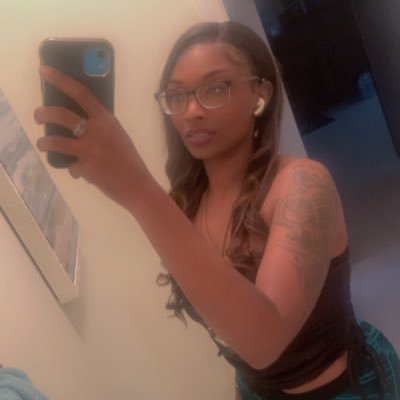Hi, I Go By “Fine As Hell”, & You? ☺️🥰•D(M)V •Massage Therapist 💆🏾♀️👩🏾⚕️ •Trading/Investing 📊🤑 •PresidentOfTheJCFanClub 👸🏽