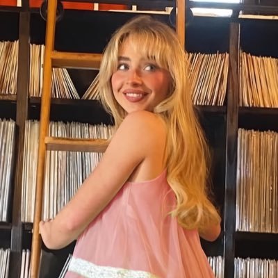 pop musics #1 fan 🎀 | boston + nyc, 23 | seen sabrina, madison, and role model! 💌