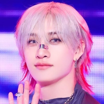 AmiGotnoAim's profile picture. 26 and kinda dumb 😔