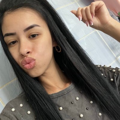 _fernywhirl's profile picture. gulping lemonade, vibin’ to my rhythm