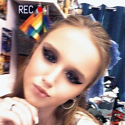 I love musical theatre
I am actor singing and a dancer 🎭💃🎵