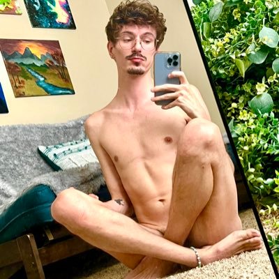 18+ only - minors DNI🔞🙂gaymer, smol dog lover, beach enthusiast. https://t.co/79h1uUnirw