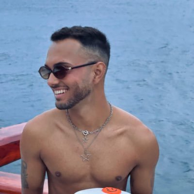estudante de moda, e “amigo oq acha dessa roupa”... se fudendo desde 2000