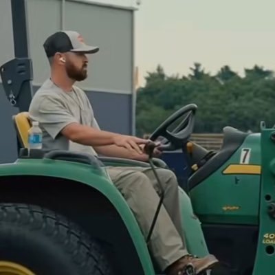 Assistant Field Superintendent @Gillettestadium & @patriots | Proud father and husband | Cancer survivor | My opinions are my own