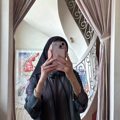 Senior #CIS | Programmer 👩💻 | intrest in #UIUX #Web_development and #AI