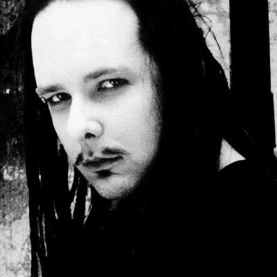 gothdavis's profile picture. big forehead gothic lesbian | 118 | she/her | esp/eng | soad 300425 𓏲𝄢 limp bizkit 131225 𓏲𝄢 korn 080526 | ex @gothicdavis