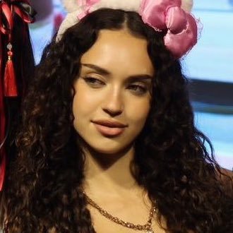 rinaswh0re's profile picture. 