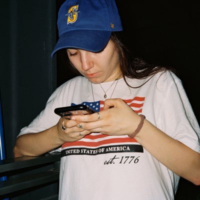 madamepsycho_'s profile picture. “writer”