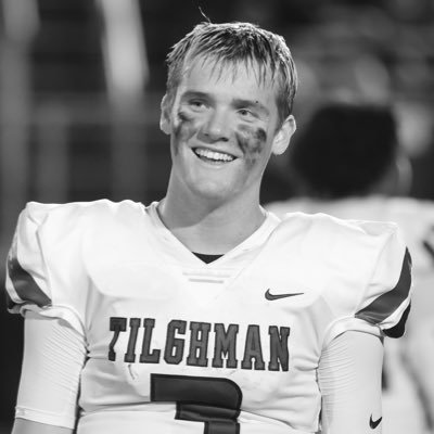 |Football: QB| |Weight:175.||Height:6’0| |GPA:3.9| |class of 2026| |uncommitted| |Email:stonecrowe@icloud.com|