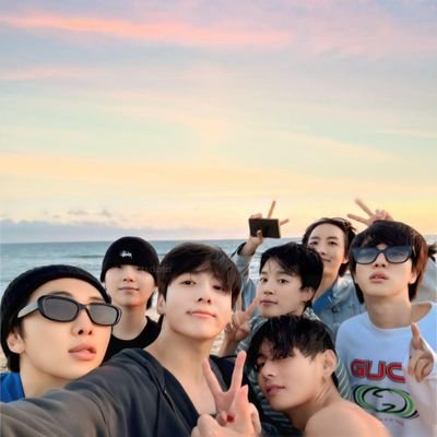 @BTS_twt || Noti 🔔: Live BTS 🌟.. activa solo para entregar mis actividades de votación y stream, de vez en cuando estaré activa | votos/stream @iluvbtsstream