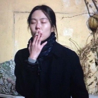 uncanny_unhappy's profile picture. 다들 내 뽀뽀를 받아라