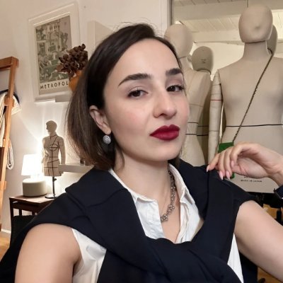 A fashion designer with dreams, sharing guides to health, beauty, deliciousness and mindful living.