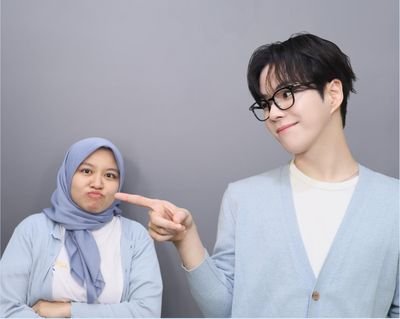 ngefangirl memang bukan segalanya,
tapi saat stress, ngefangirl bisa jadi solusinya👍😊
