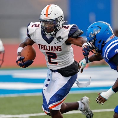 Charles Henderson ‘26| 3’⭐️ DB/ATH | 5'10, 190| 4.49. 40 |4.18 shuttle | 3.0 gpa | bench 285 | squat 465 📱 ➡️(334-304-0510)| NCAA ID:2406335610