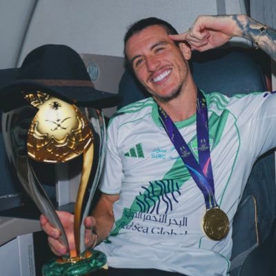 @ALAHLI_FC ♡ @realmadrid // OS9 , CR7 | I’m a girl who loves : #BP | #F1 | #TU 🌺