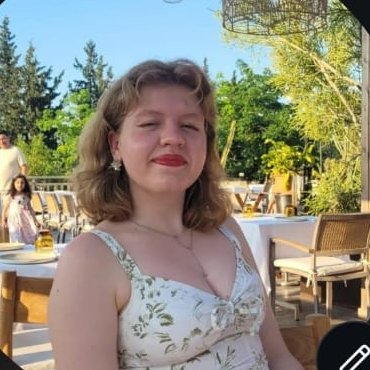 elifnazsozener's profile picture. Building @mindeln_  with my future husband @burakenaktas to make self-therapy accessible.
