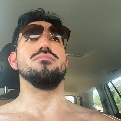 ryanfoxryanfox's profile picture. charming