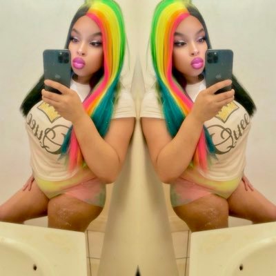 Just a chick frm Brooklyn all day looking for some new people to follow so if u feeling me hmu thanks instagram thequeenniisha or facebook niisha Thequeen