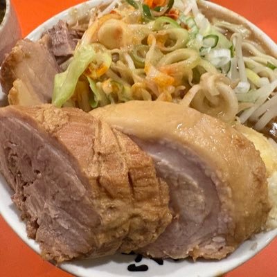 美味しそうなラーメンはRTバンバンしていきます!🤑豚の美味そうな匂いに引かれつつ 一度総帥に会う事を夢みて🍜