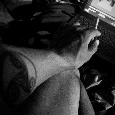 TTeno1744's profile picture. Pas
No sirvo para hacerme el digno 😏, así que perdámonos en nuestros placeres 😈