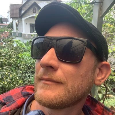 Forged in the art world furnace 🧐 — Art curator from New York, specialist in Southeast Asia for over a decade, Vietnam, Thailand, Portugal, New York