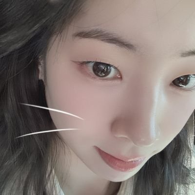inluvwithkdh_'s profile picture. — for #TWICE 🍭 | at District 07' with #DAHYUN | a swiftie.