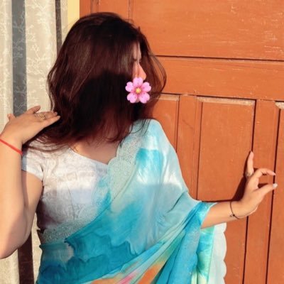 AreyGulmohar's profile picture. Follow @Bekaarbaate