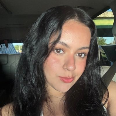 magnan_fine's profile picture. pink and blue forever || she/her || 23