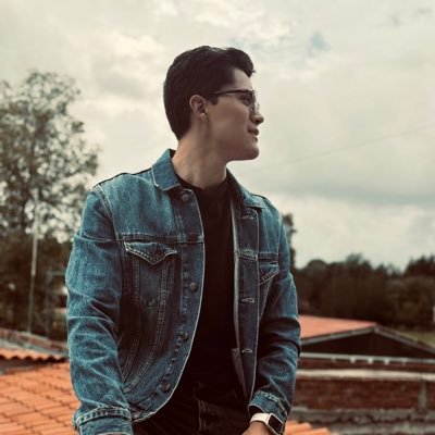 godfathertrade7's profile picture. “El mundo no es más que transformación, y la vida, opinión solamente.”