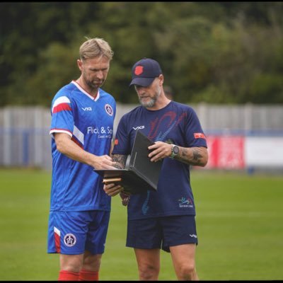 Kiwi 🌿 ex @IpswichTown pro @ITFC_Academy coach @LeistonFC 1st Team coach, UEFA B, fan of @LFC & @en_SSCNapoli…love the beautiful game ⚽️ 🇺🇦 🙏 97 🚴♂️