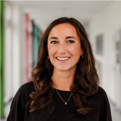 Lehrerin #WaldschuleHatten #Netzwerke „Nur nebenbei sei angemerkt, dass es fürs Denken gar keinen besseren Start gibt als das Lachen“