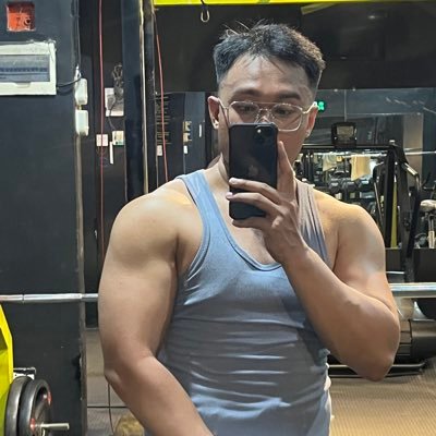 CheezeKarlz's profile picture. peyups diliman | para kanino? 🌻🌻🌻