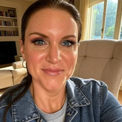 mommy to 4 daughters Aurora,Murphy,Vaughn and Luna claire and son Oreo and married to @tripleH