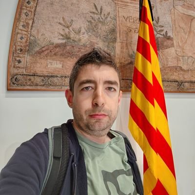 Serverí d'origen, barracaner d'adopció. Cinturó negre de català.