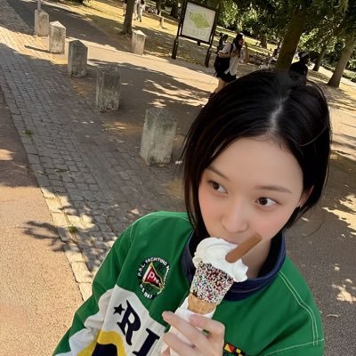 _fleurjaune's profile picture. —