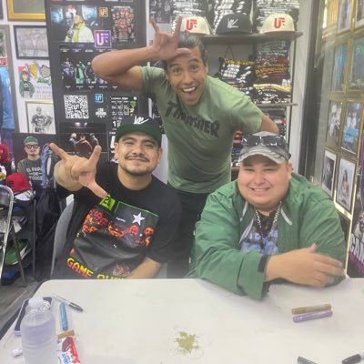 Gusto por el skate hip-hop freestyle y las batallas escritas @ligabazooka mis amigos son @aczino y @JonyBeltran_ 4:20 🔥🍁💨 fumemos weed y veamos MMA @UFC