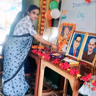 जिस दिन तुम अपनी क्षमताओं में 'शून्य'(एकांत) का भाग दोगे, उस दिन से तुम्हारी सफलताएं 'अनंत' हो जाएंगी।
- विपिन बिहारी