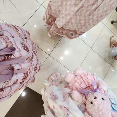 全手動かわいくなりたいまんねんきんけつめんへらbot
💗かわいいとぴんくが好き💗
すーぱーろんぐなくろかみをすこれ🖤⋆͛*͛
げーむ垢 @SeaTan_mg
しゃべる @SeaTan_va
💍@Isna_Nekomiya_m