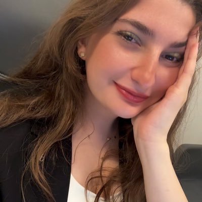 slinezna's profile picture. 🐣
