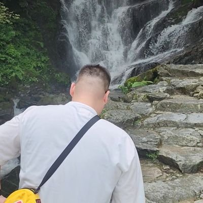 H15,よろしくです！社会人4年目に突入！工場で働いてます！
趣味、ドライブ🚗 ³₃、YouTube見る、遊ぶこと！
人生楽しんだもん勝ち！