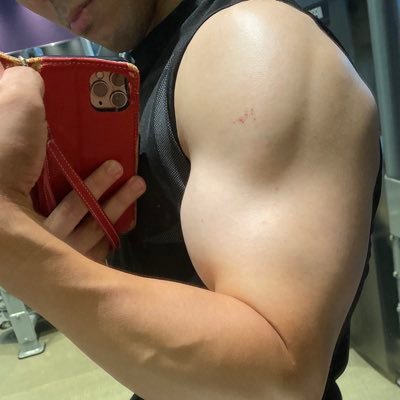 Osaka 26歳♂ 168cm65kg NESTA-PFT 2023年の3月からエニタイムで筋トレ BIG3 DL190kg(薄いマット敷いてる)sq140kg BP97.5kg筋トレの進捗や写真をツイートします。フォロー稼ぎや怪しい垢以外はフォロー返してます!